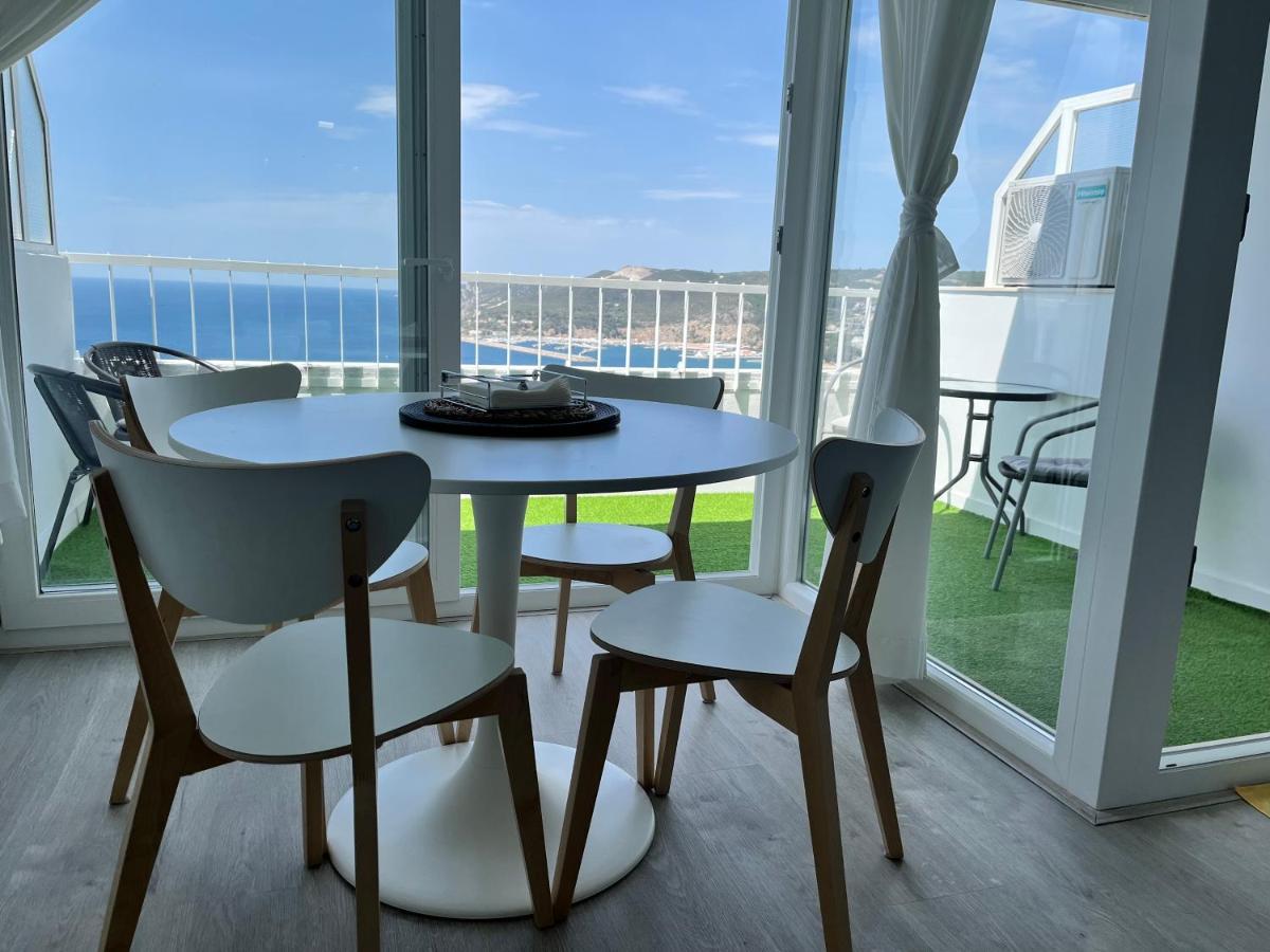 Axenic Retreat - Panoramic Ocean View, Sleeps 4, Ensuite Bathroom, New Redesign Сесимбра Экстерьер фото